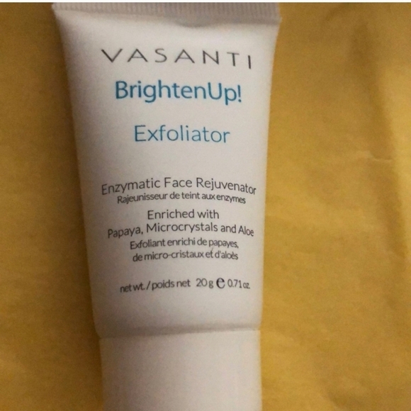 NWT VASANTI DUO MAKEUP WIPES AND EXFOLIATOR - Picture 3 of 3